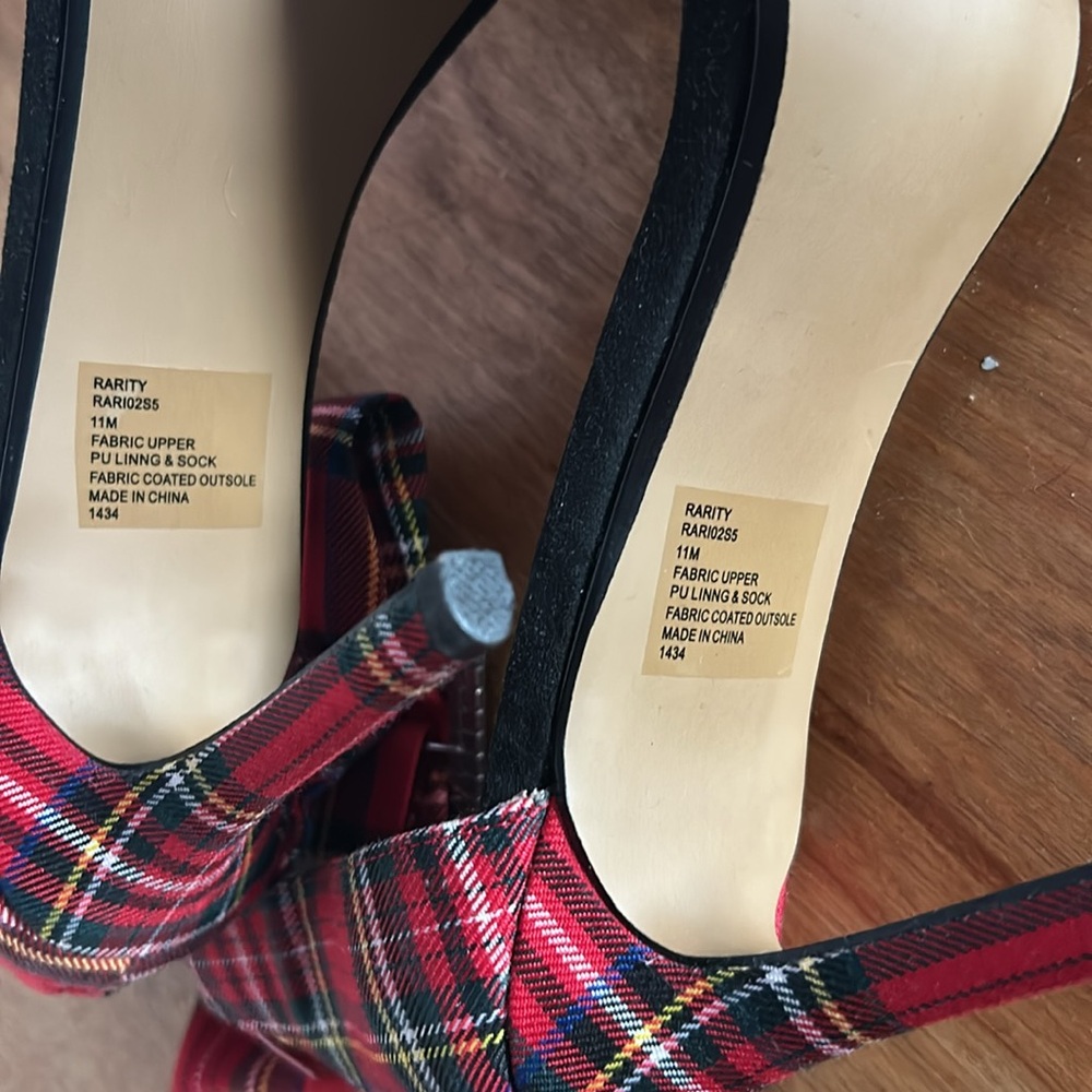 Betsey Johnson Sz 11 red plaid heels with rhinestone buckle - Picture 7 of 8